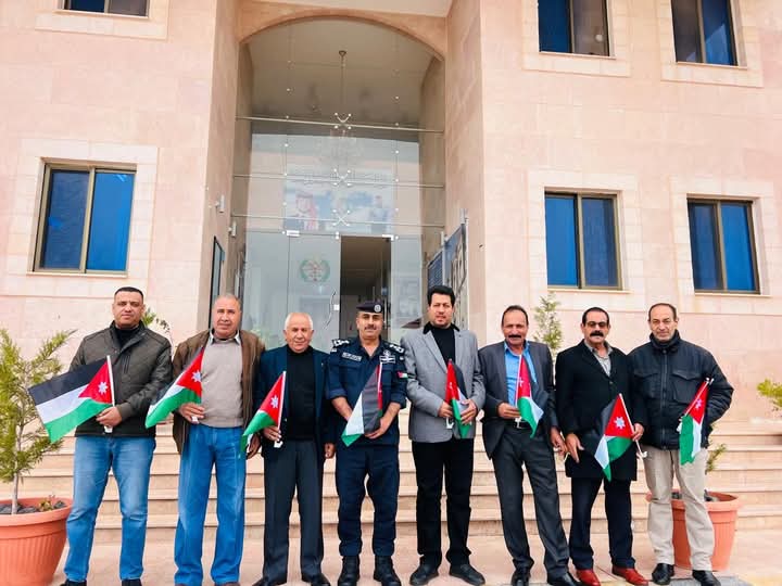 مدير شرطة غرب معان يلتقي المتقاعدين العسكريين في احتفالية اليوم الوطني للعلم