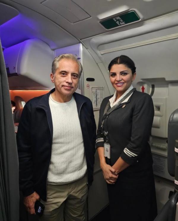 بالصورة ..رئيس الوزراء  في إحدى طائرات الملكية الأردنية