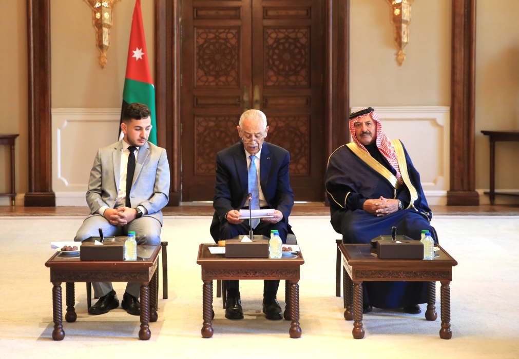 رئيس الديوان الملكي الهاشمي يلتقي وفدًا من كلية الحصن