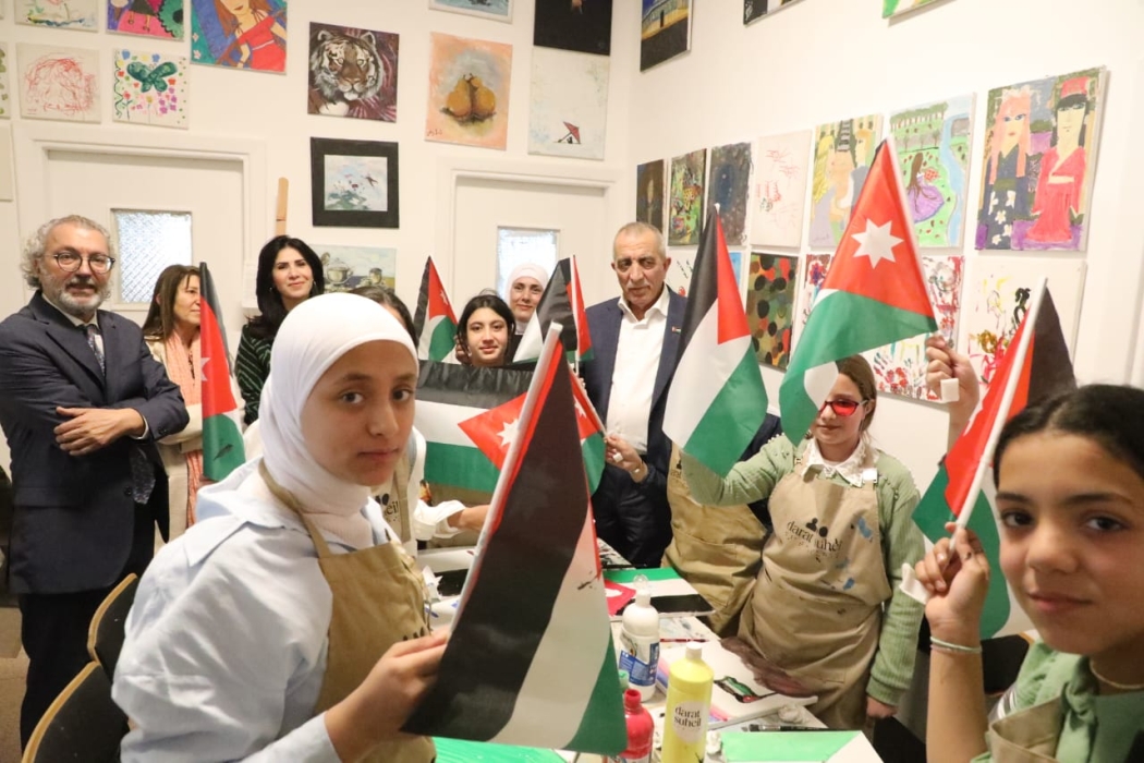 مبادرة عبق اللون تحتفي باليوم الوطني للعلم الأردني