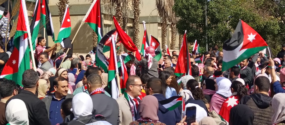 بالصور ... يحدث الآن : احتفالية في جامعة اليرموك بيوم العلم الوطني