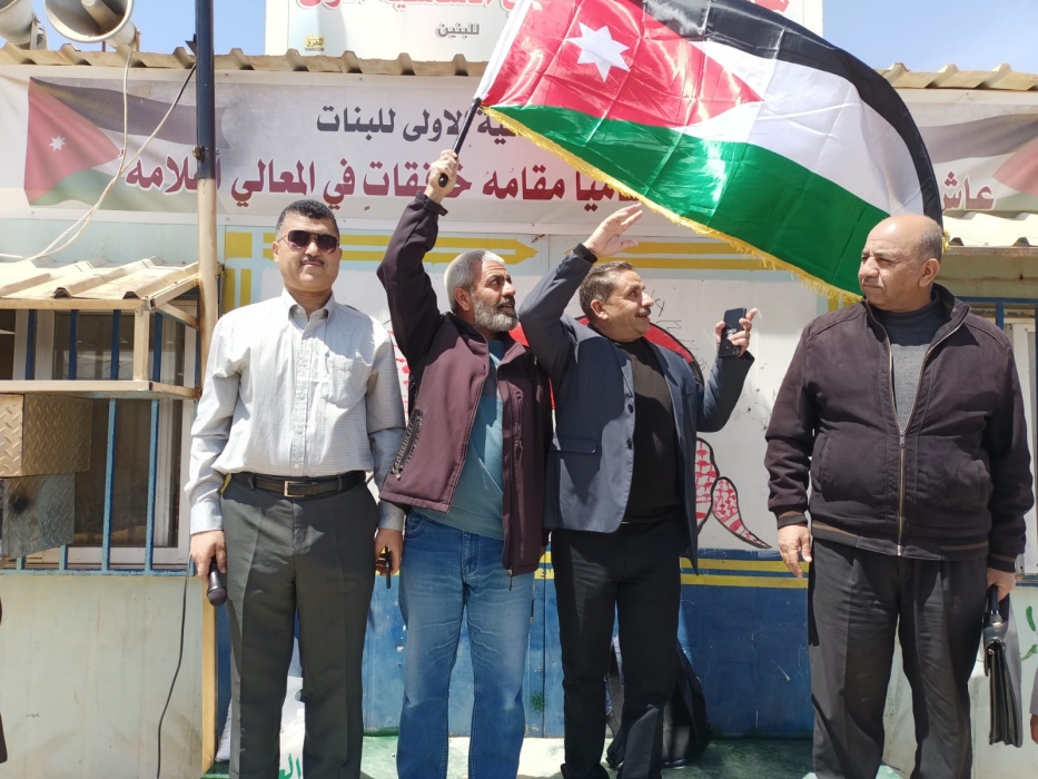 مدرسة مخيم الزعتري تحتفل بيوم العلم بروح وطنية
