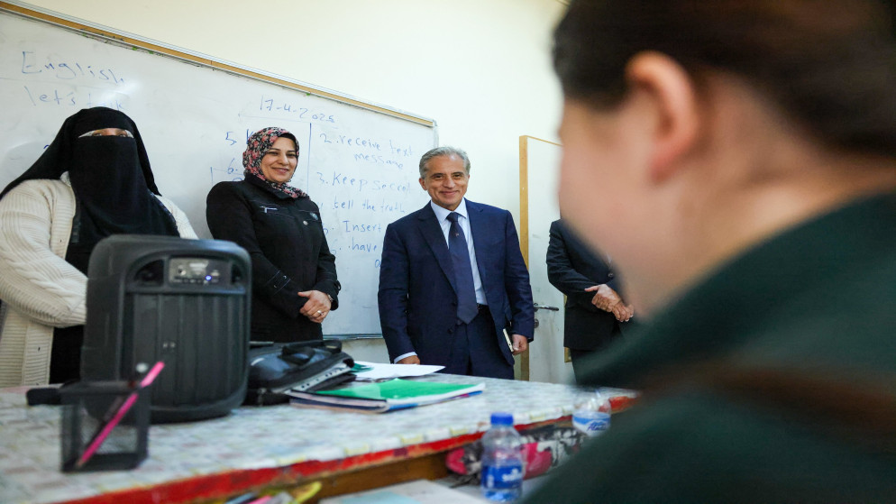 حسان يوجه بدارسة تأسيس صناديق تمويل ميسرة للمعلمين والمعلمات
