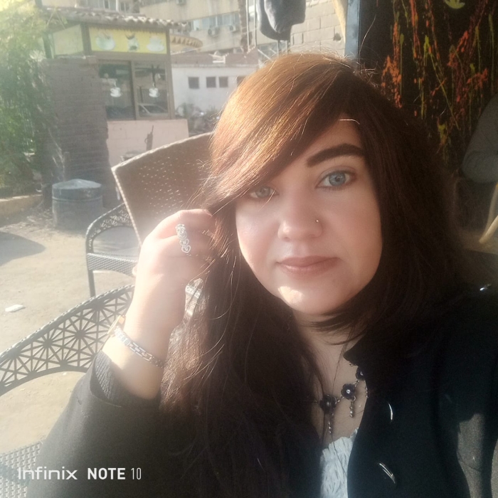أعترِفُ أنِى قد أشرتُ فِى قصايدِى لِمهنتهُ فِى العلن لكِن أحداً لم ينتبِه