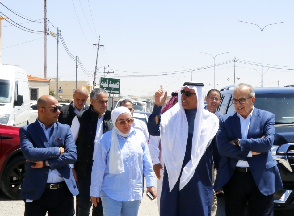 ابو  السمن يتفقد طريق الزرقاءالمفرق ويعلن طرح عطاء لتأهيل نفق حوشا