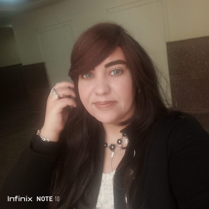 لدىّ بِضع شخصِيات عنِيدة كبُرت معاى، فأنا الأدِيبة المُستنِيرة عاشِقةُ كافكا وأدبُه لِلسواد