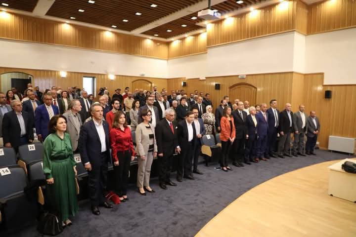 السياحة تنظم محاضرة علمية لعالم الآثار المصري زاهي حواس