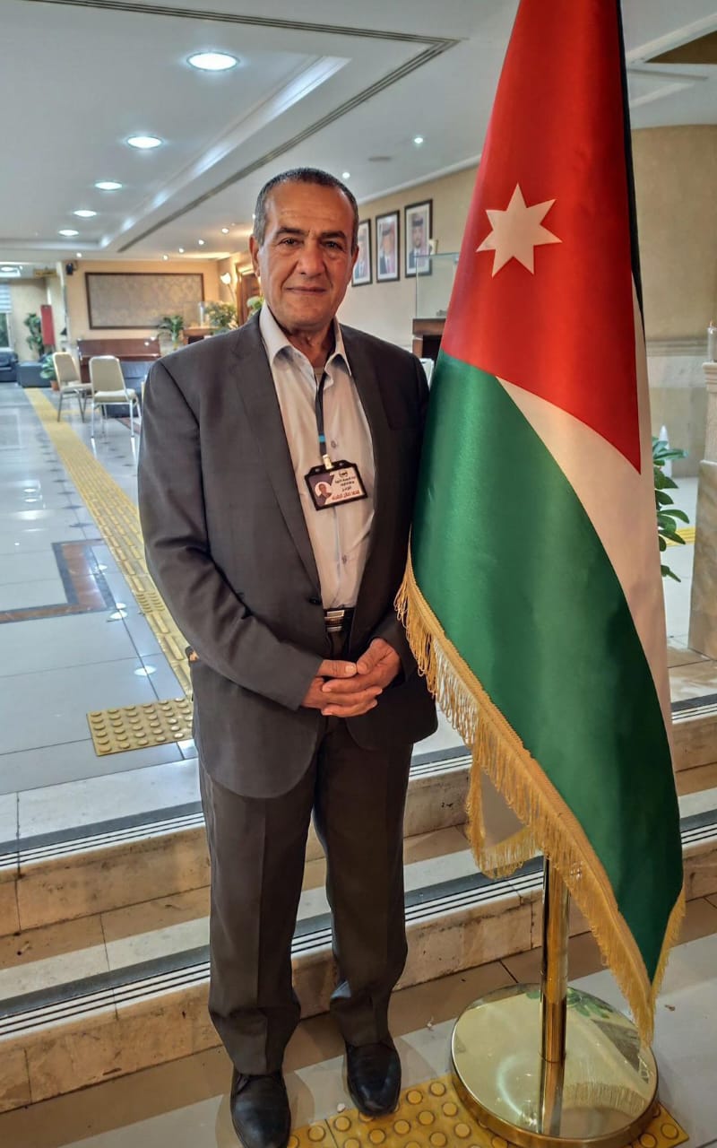 الإعلامي الخلايلة  يهنئ والده بنجاحه في انتخابات اتحاد الجمعيات الخيرية بالزرقاء