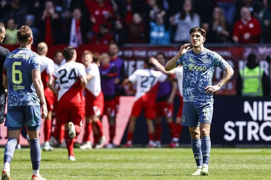 أياكس يتعرض لهزيمة كبيرة في الدوري الهولندي