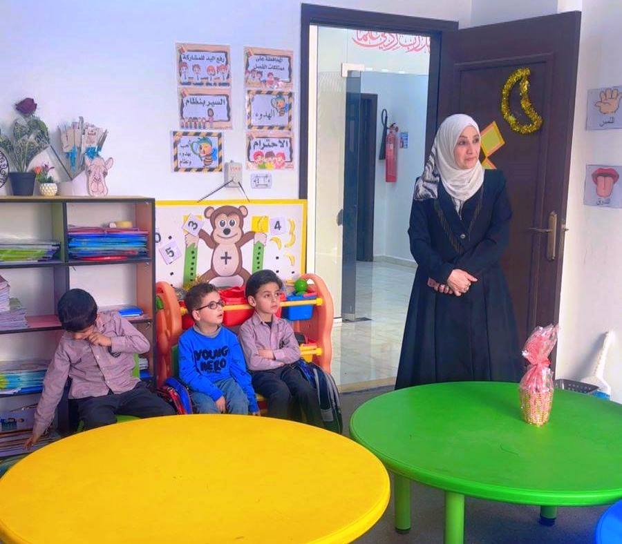 بني عطية تزور اكاديمية الابداع والتفوق للتعليم في تربية القصر وتقدم التعازي بوفاة الطالب وسيم