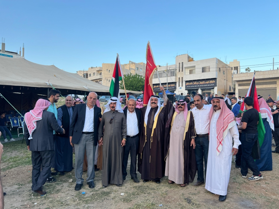 أبناء عشائر الخصيلات الدعجة يجددون الولاء للملك والأجهزة الأمنية في وقفة وطنية بالمقابلين..صور