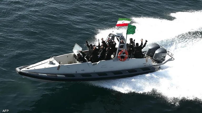 إيران تحتجز سفينتين أجنبيتين بتهمة تهريب وقود في الخليج العربي