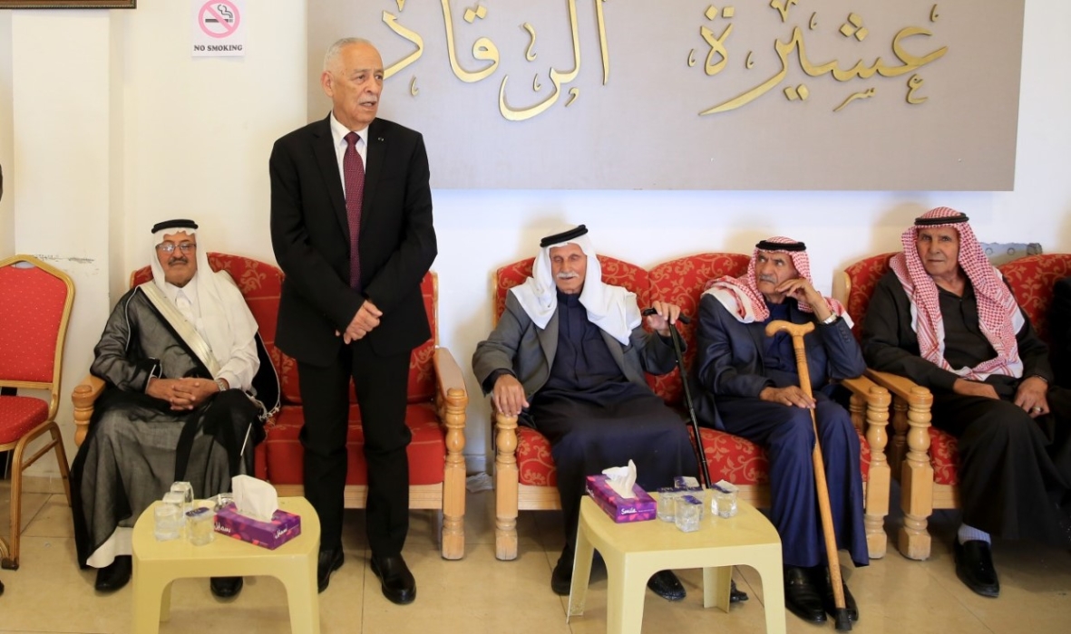 *مندوبا عن الملك وولي العهد...العيسوي يعزي عشيرة الرقاد..صور
