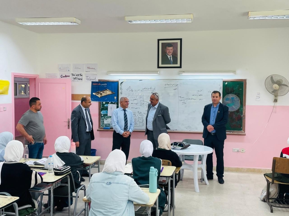 مدير تربية عجلون يتابع اختبار بيزا في مدرسة الملك عبدالله الثاني للتميز