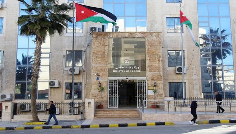 العمل: توقف كافة خدماتها الإلكترونية والمعاملات من الخميس حتى الأحد