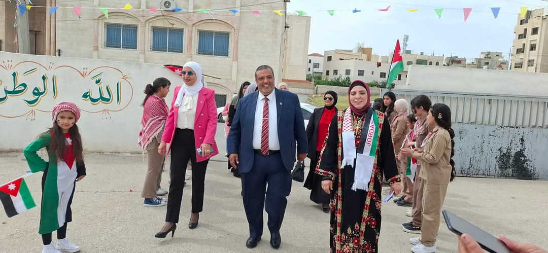 الشوابكة يرعى إحتفال مَدرسَة النطافة الأساسية للبنات في مادبا بيوم العلم الأردني وعيد الإستقلال ....صور