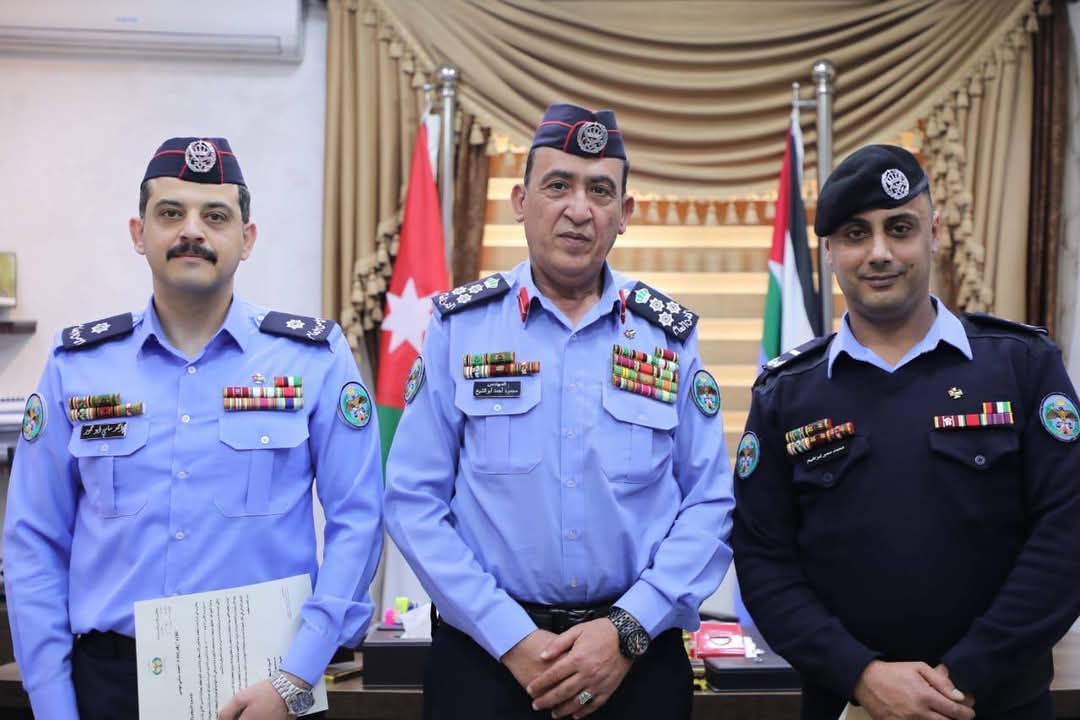 مدير مديريه شؤون الافراد يكرم الملازم ابو حمور والوكيل محمد سمير الفائزين بجائزة التميز الأمني للعام ٢٠٢٤