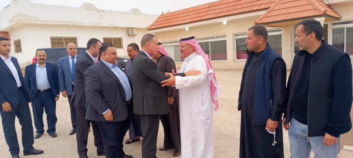وزير الداخلية يعزي عشيرة العيسى بوفاة شقيق الشيخ هزاع المسند