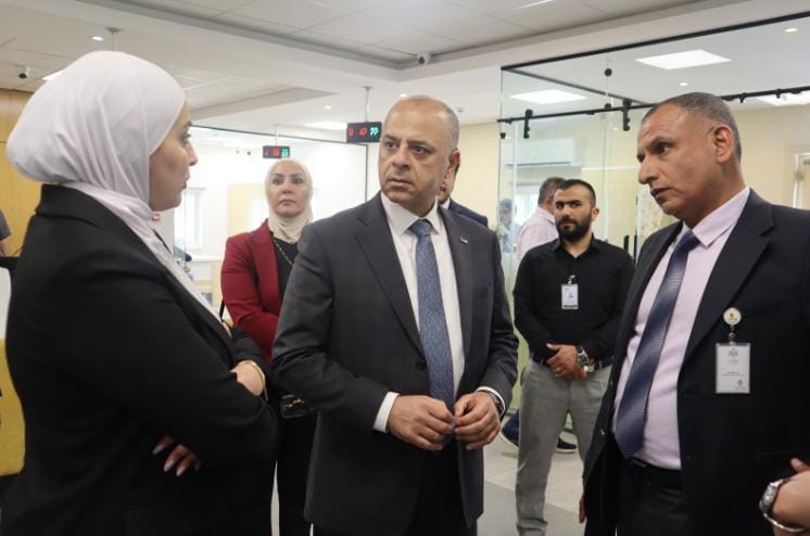 أبو صعيليك: الحكومة ملتزمة بإنشاء مركز خدمات شامل في كل محافظة مع نهاية العام الحالي
