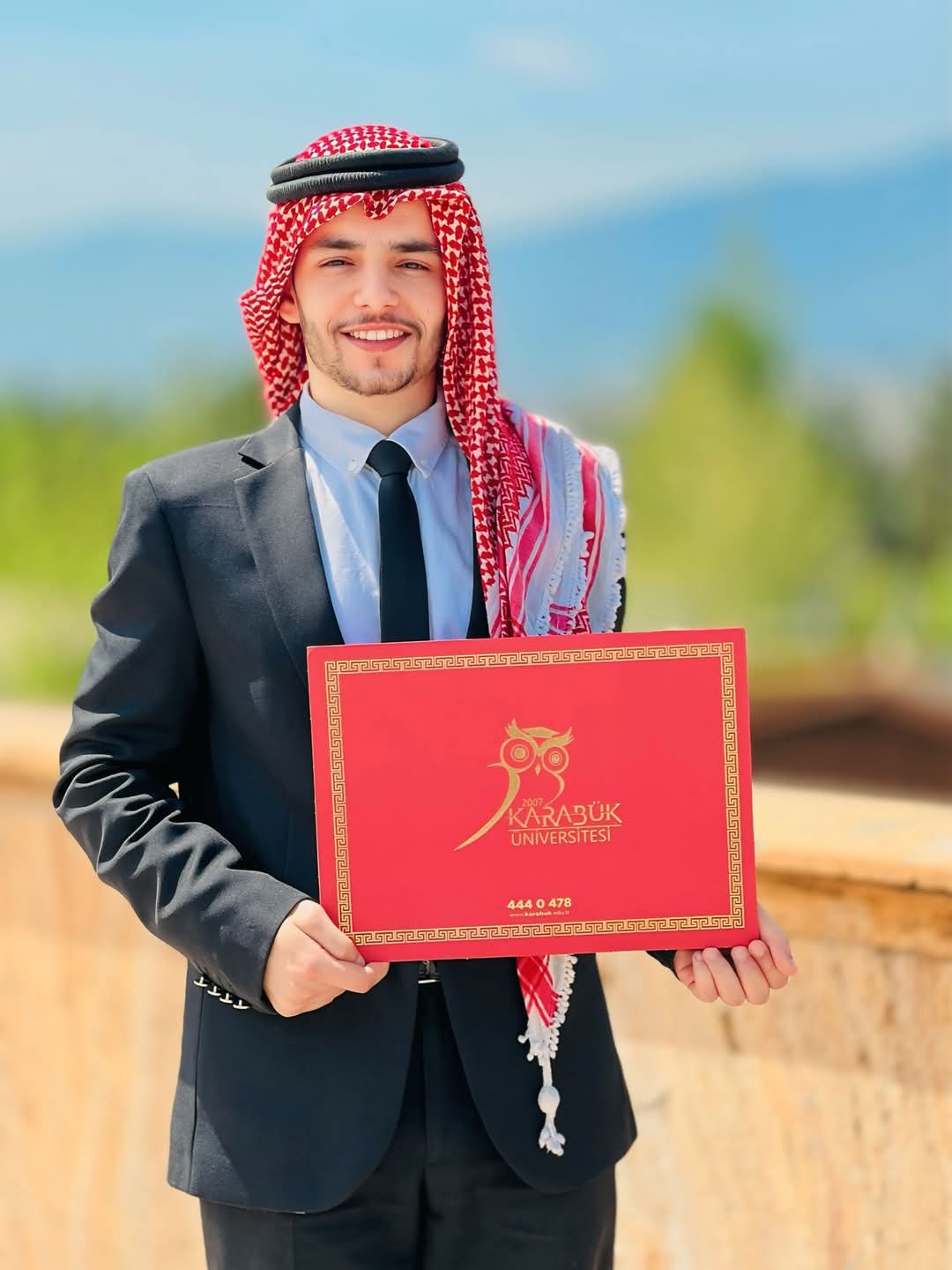 رابطة عشائر الكراشين تهنئ زيد كريشان بتخرجه في هندسة الميكاترونيك من جامعة كرابوك التركية
