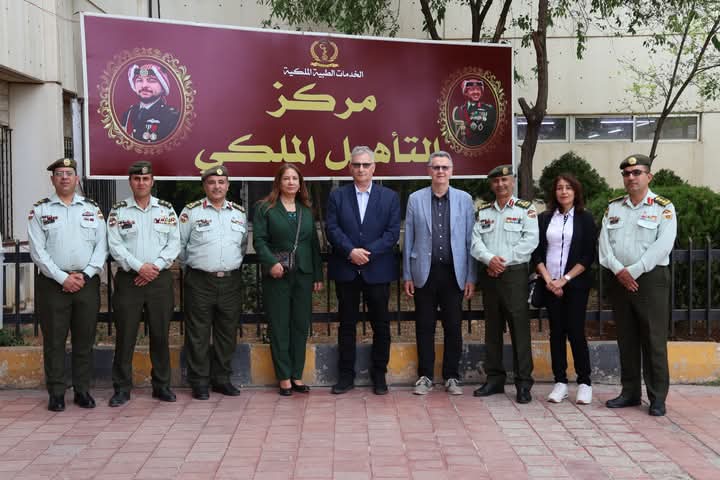 وفد من جامعة بيج الهنغارية يزور مركز التأهيل الملكي...صور