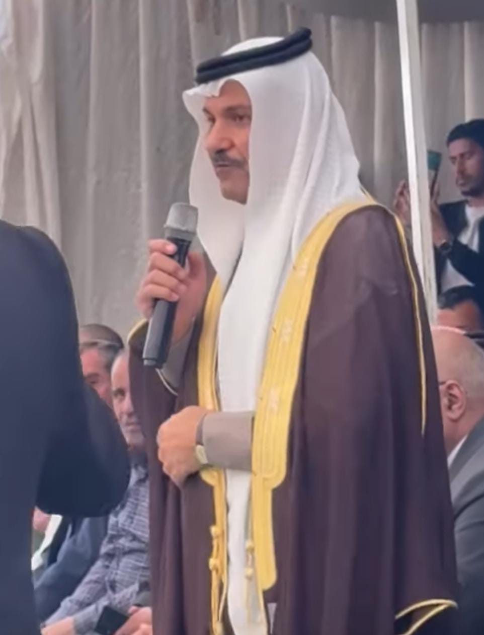 الزهير يقود صلحة عشائرية بين عشيرتي العنبر وحرب على إثر حادث مؤسف...فيديو وصور