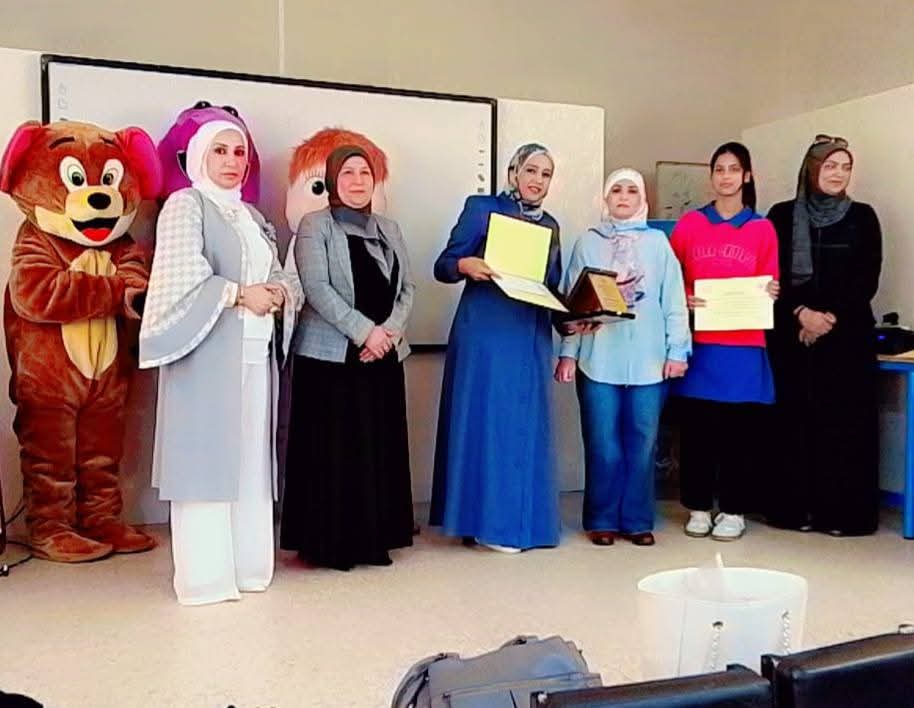 الخريشا تكرم الطلبة الحاصلين على المراكز الثلاثة الأولى في مبادرة أنا اومن بالفكرة..أنا أبدع