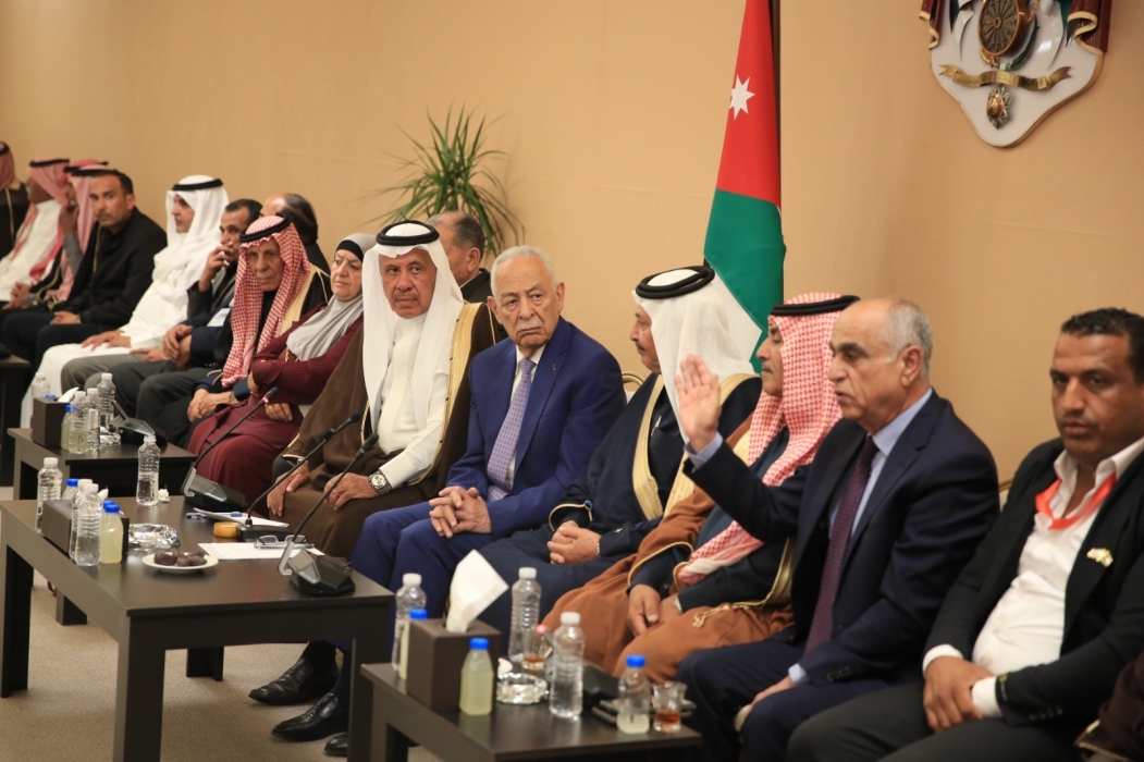 العيسوي يلتقي  بـ 500 شخصية من أبناء قبيلة بلي أمّوا في الديوان الملكي..صور