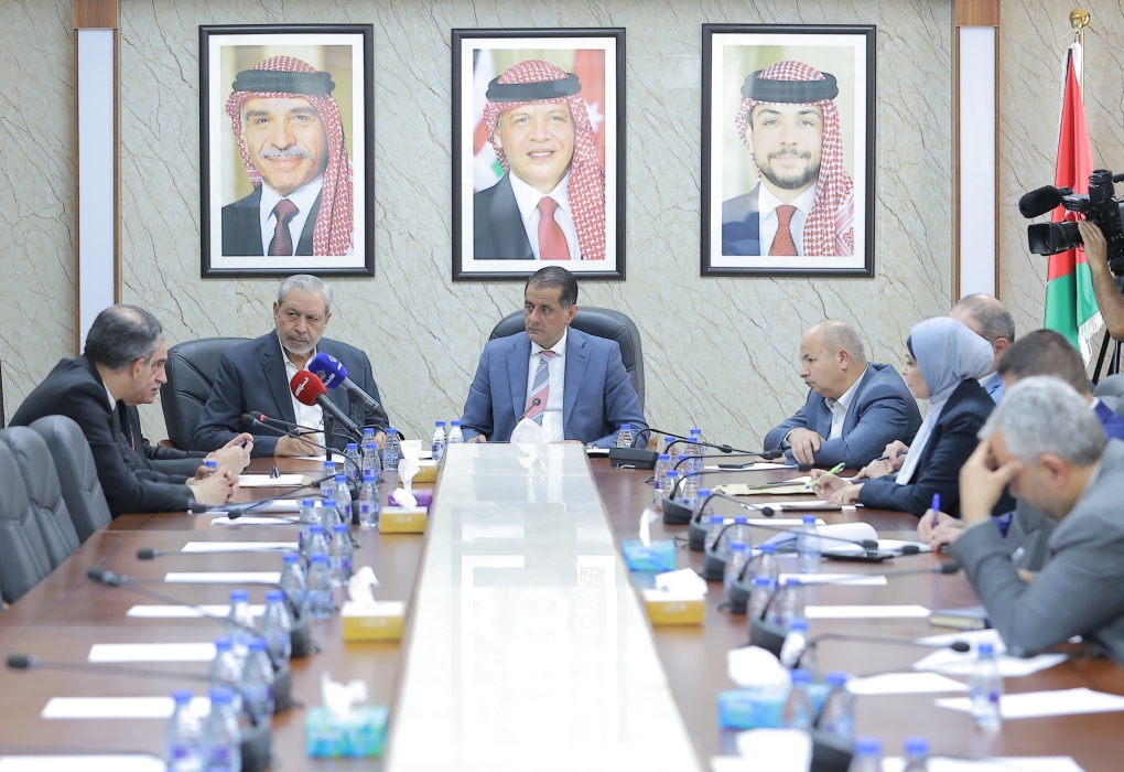الإدارية النيابية تبحث احتساب خدمة المياومة في مكافأة نهاية الخدمة لموظفي الأردنية