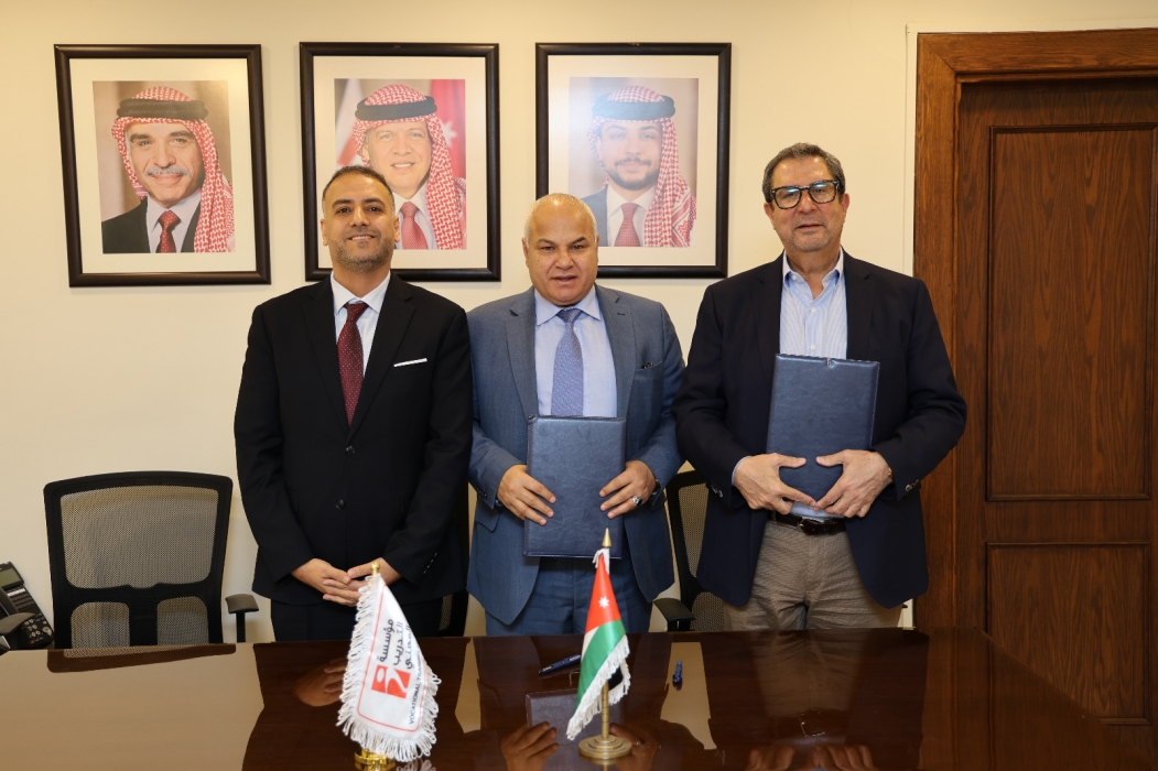  العمل والبريد الأردني يوقعان اتفاقية تعاون لتشغيل 400 أردني