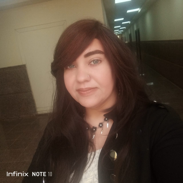 وعِشتُ لهفة الطِفلة يومَ غابَ عن عينِى، تشاغلتُ مُنهكةً بِلُعبة صغِيرة على الأرضِ