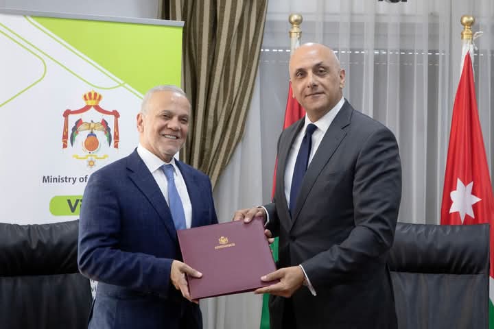 إتفاقية تعاون بين وزارة البيئة وجائزة الحسن للشباب