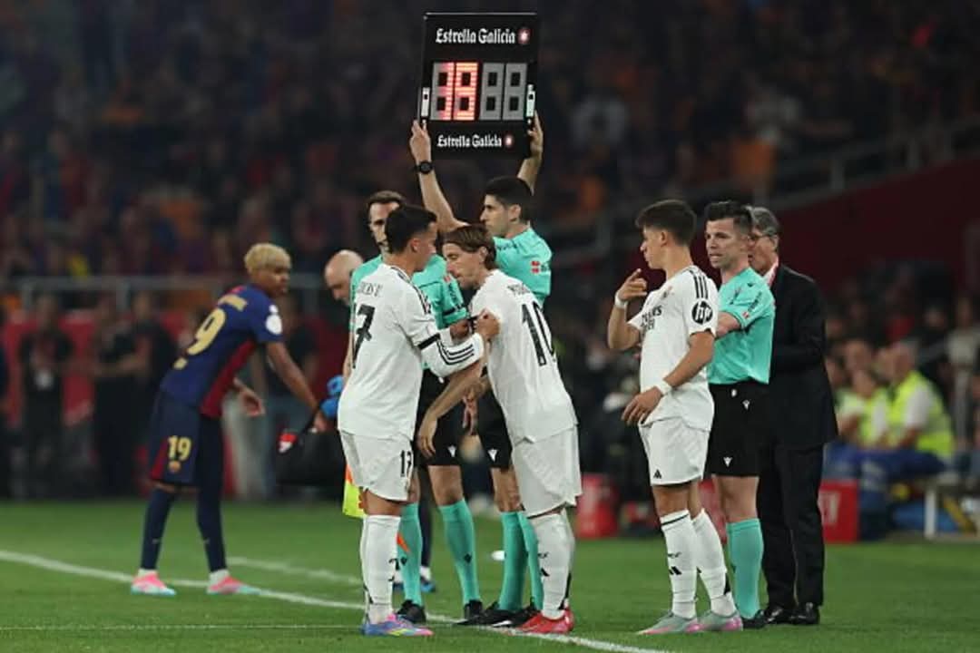 مودريتش يعادل انجاز 3 أساطير من ريال مدريد
