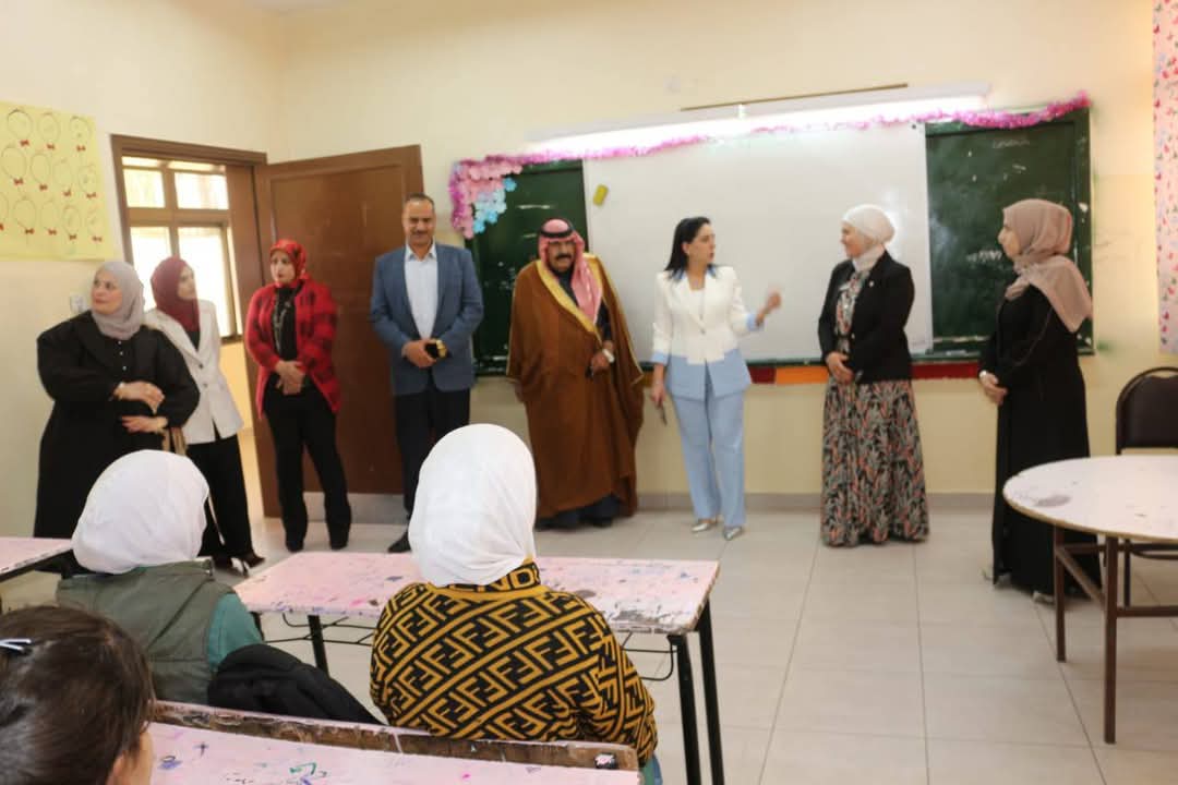 ابورمان تتفقد مدرسة المناخر الأساسية المختلطة
