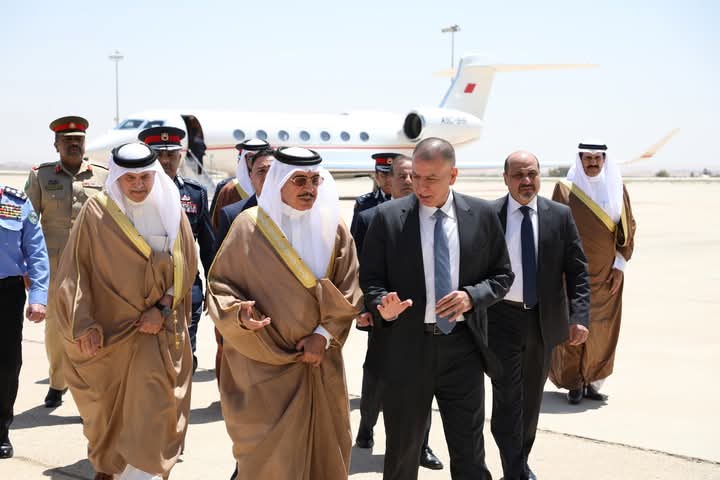 وزير الداخلية يستقبل نظيره البحريني ويبحثان تعزيز العلاقات ألثنائية