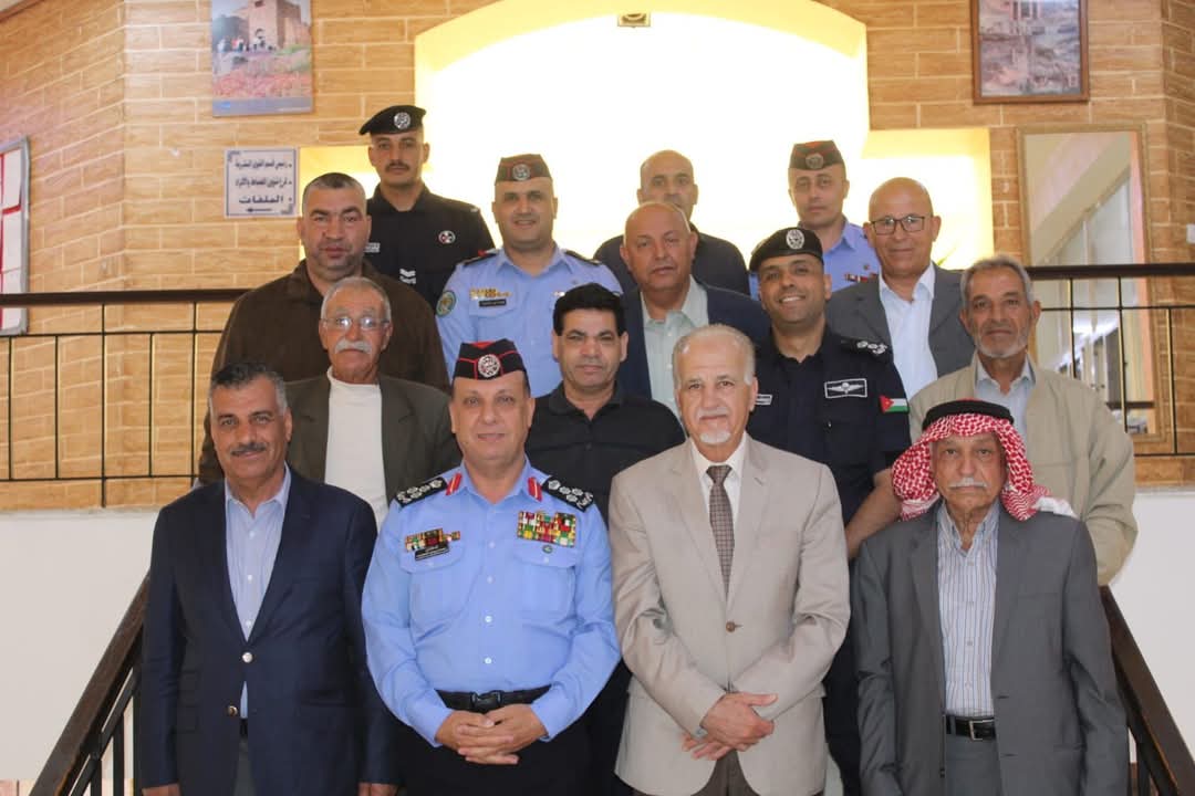 العميد الحمايدة يلتقي عددا من متقاعدي الأمن العام في البلقاء