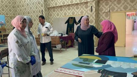 الشطناوي تتفقد الورشة الفنية لجدارية حكايا عمّان