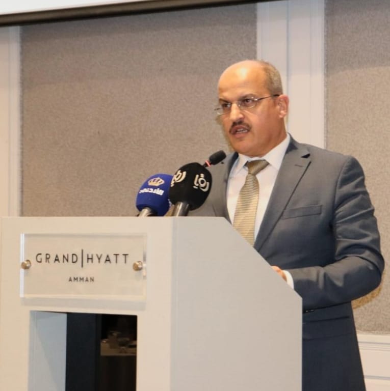 أبو السمن: الحكومة معنية بدعم الصناعة المحلية ومنح منتجاتها أفضلية في المشتريات الحكومية