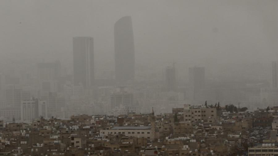 منخفض خماسيني في طريقه للمملكة غدًا .. والأرصاد تحذر مرضى الجهاز التنفسي من الغُبار