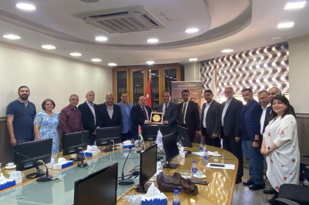  البناء الوطني يزور نقابة المقاولين مُهنئاً