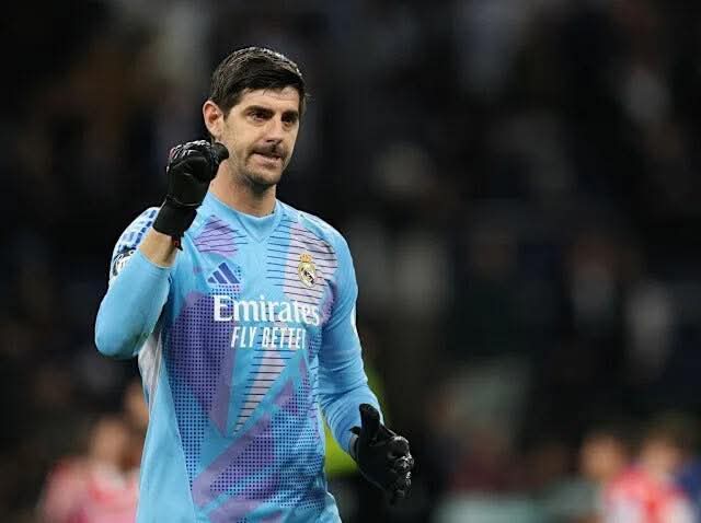 ريال مدريد يستثني كورتوا من قاعدة تجديد عقود لاعبيه