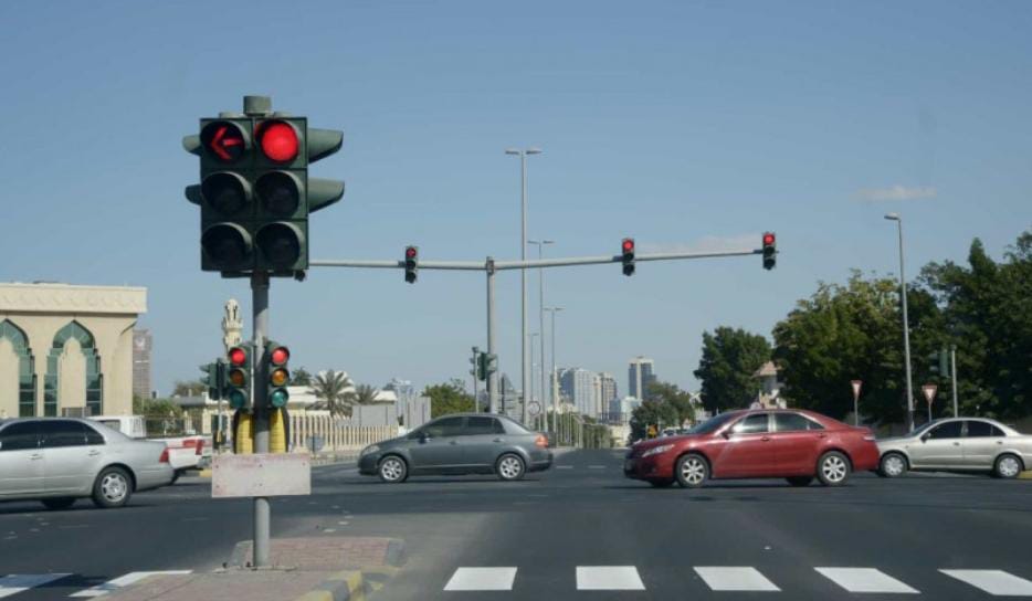 إعادة التيار الكهربائي للإشارات الضوئية في العاصمة