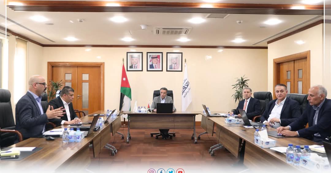 الفايز يطلع على أهم الإنجازات لمنطقة العقبة الاقتصادية.