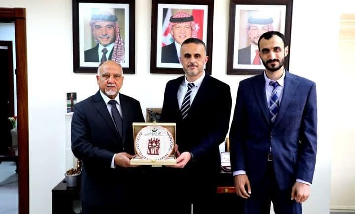بحث التعاون بين المجلس التمريضي وأبو ظبي للخدمات الصحية
