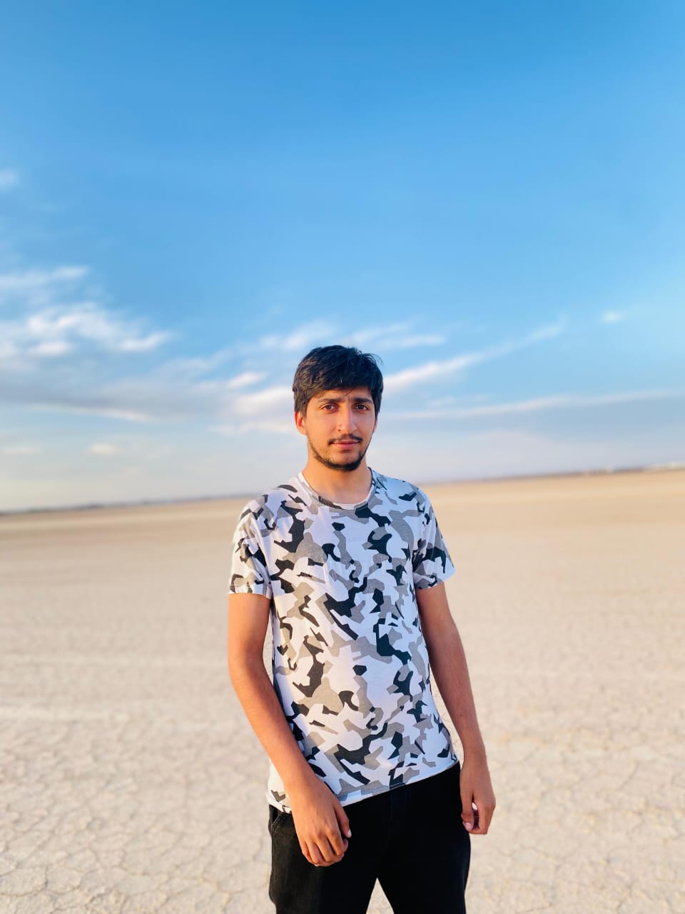 الإعلامي حميدان يكتب :في عيد العمال.. تحية لكل من يزرع الأمل في وطننا