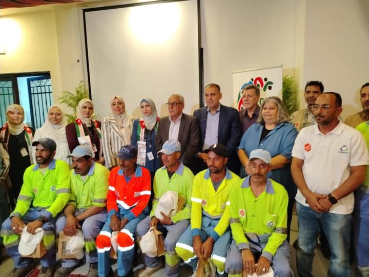 جمعية صقور الأردن التعاونيه تهنئ عمال الوطن باليوم العالمي للعمال وتشارك في تكريمهم .