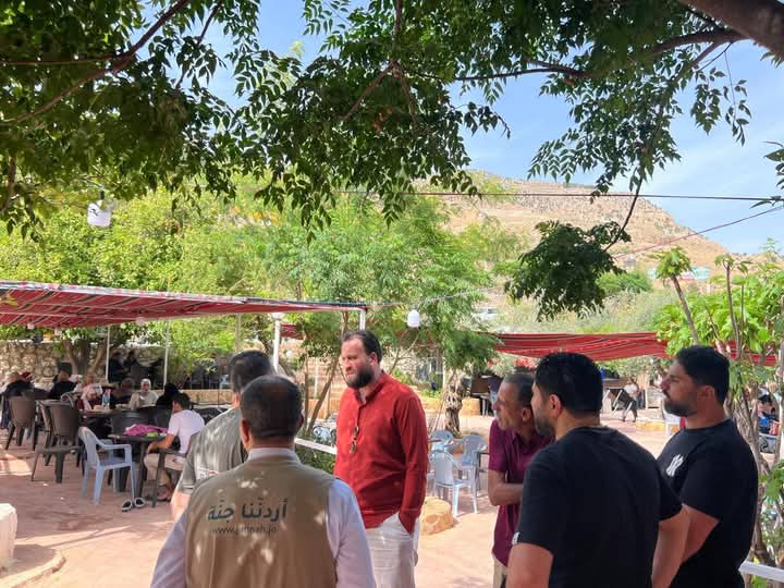 شركات سياحة وسفر يعربن عن شكرهن  لمدير عمليات برنامج أردننا جنة   الرفاعي 