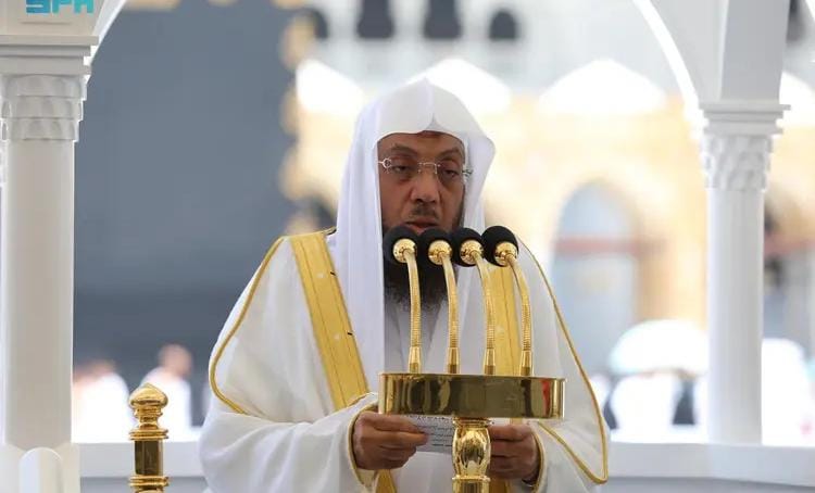 إمام المسجد الحرام الشيخ خياط: بالصبر يهون البلاء ويعظم الأجر