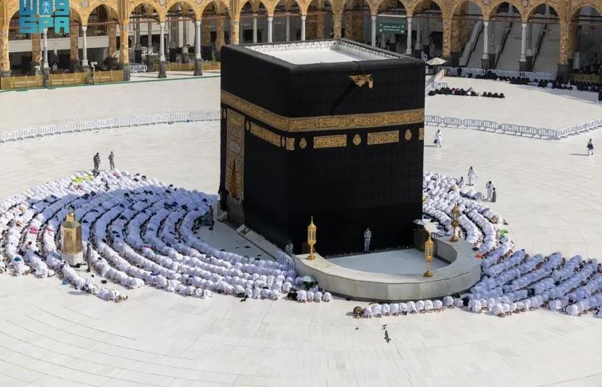 السعودية تطبق قرار منع دخول غير حاملي تأشيرة الحج إلى مكة المكرمة.. والحرم المكي يظهر بهذا الشكل في صلاة العصر