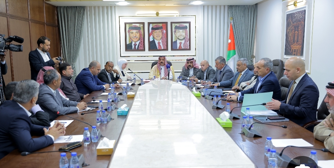 النقل النيابية  تبحث مطالب أصحاب شاحنات نقل الفوسفات